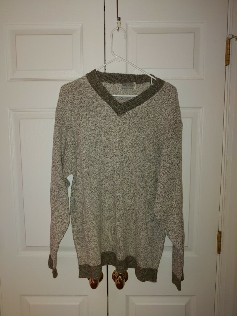 Men's Nicole Miller V Neck Oatmeal Wool Blend Knit Sweater Size XL